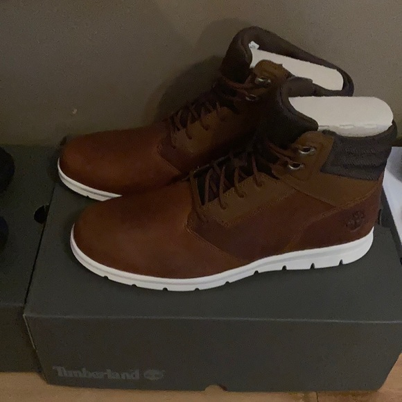 Timberland Sneakerboot size 10, Brown leather.